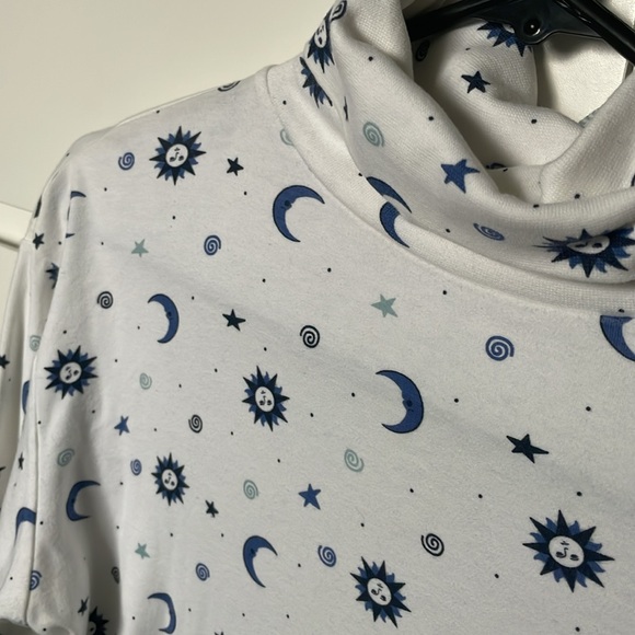 VINTAGE celestial turtleneck - Picture 2 of 4